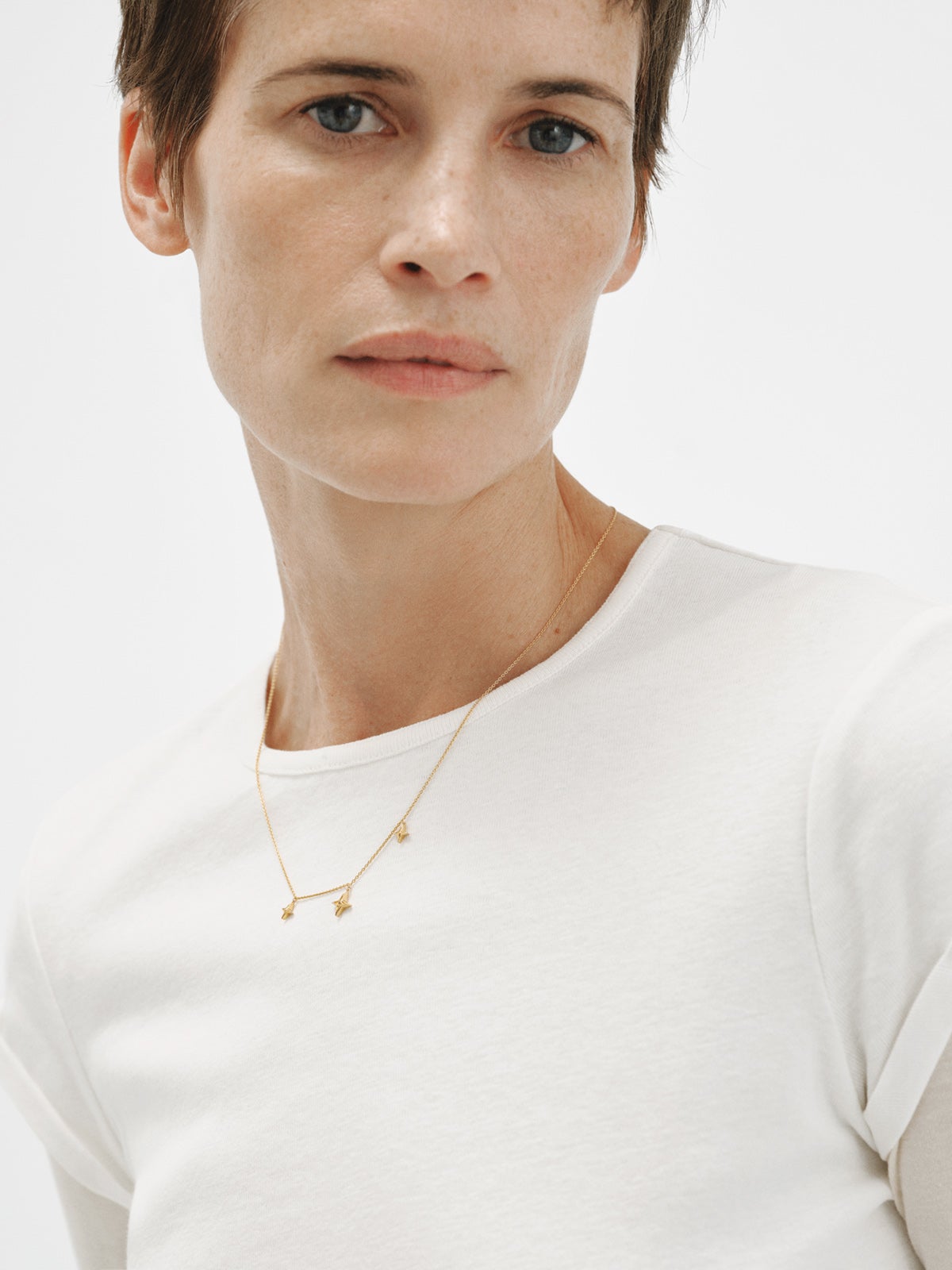 Collar de plata 925 bañada en oro amarillo de 18K con topacio blanco y estrellas