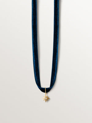 Collar de terciopelo con charm estrella de plata 925 bañada en oro amarillo de 18K y topacio blanco