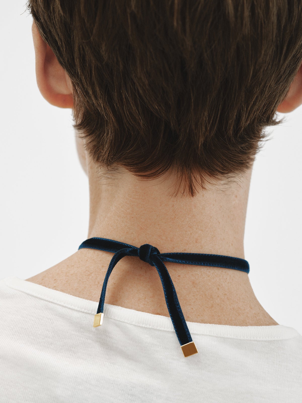 Collar de terciopelo con charm estrella de plata 925 bañada en oro amarillo de 18K y topacio blanco