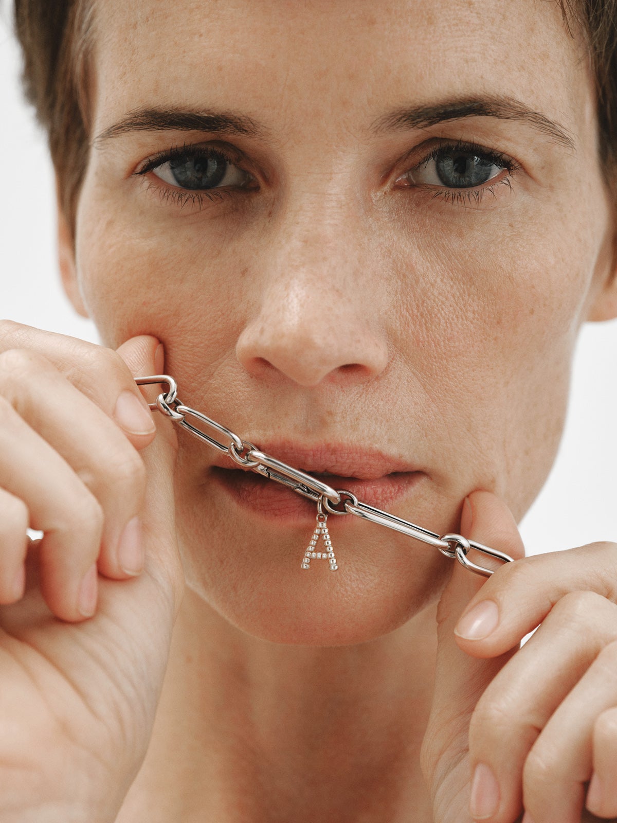 Charm de plata 925 con letra A y motivos de esferas