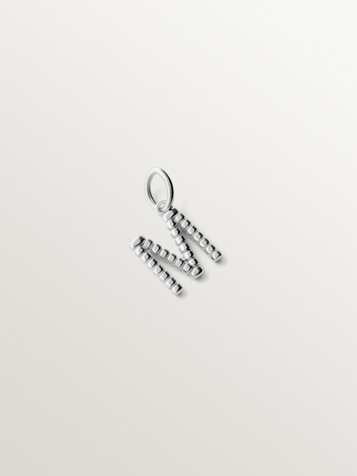 Charm de plata 925 con letra M y motivos de esferas
