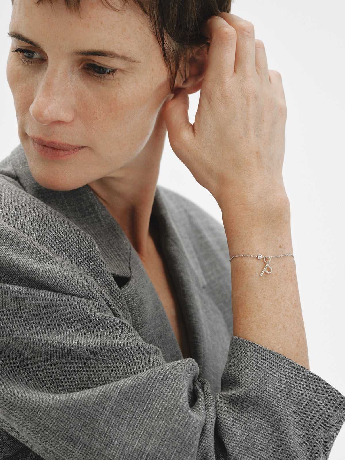 Charm de plata 925 con letra P y motivos de esferas