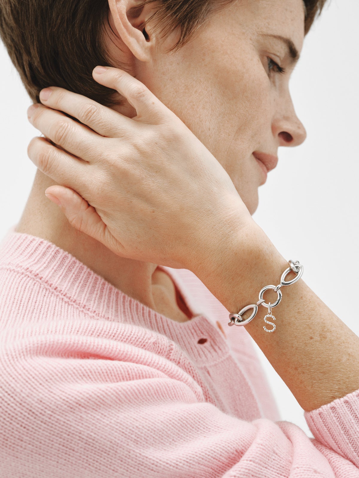 Charm de plata 925 con letra S y motivos de esferas