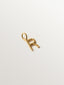 Charm de plata 925 bañada en oro amarillo de 18K con letra R y motivos de esferas