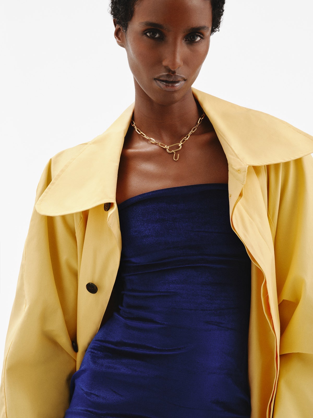 Charm de plata 925 bañada en oro amarillo de 18K con letra U y motivos de esferas