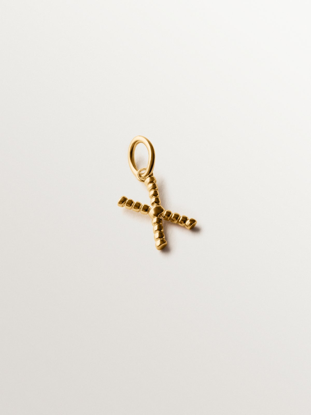 Charm de plata 925 bañada en oro amarillo de 18K con letra X y motivos de esferas