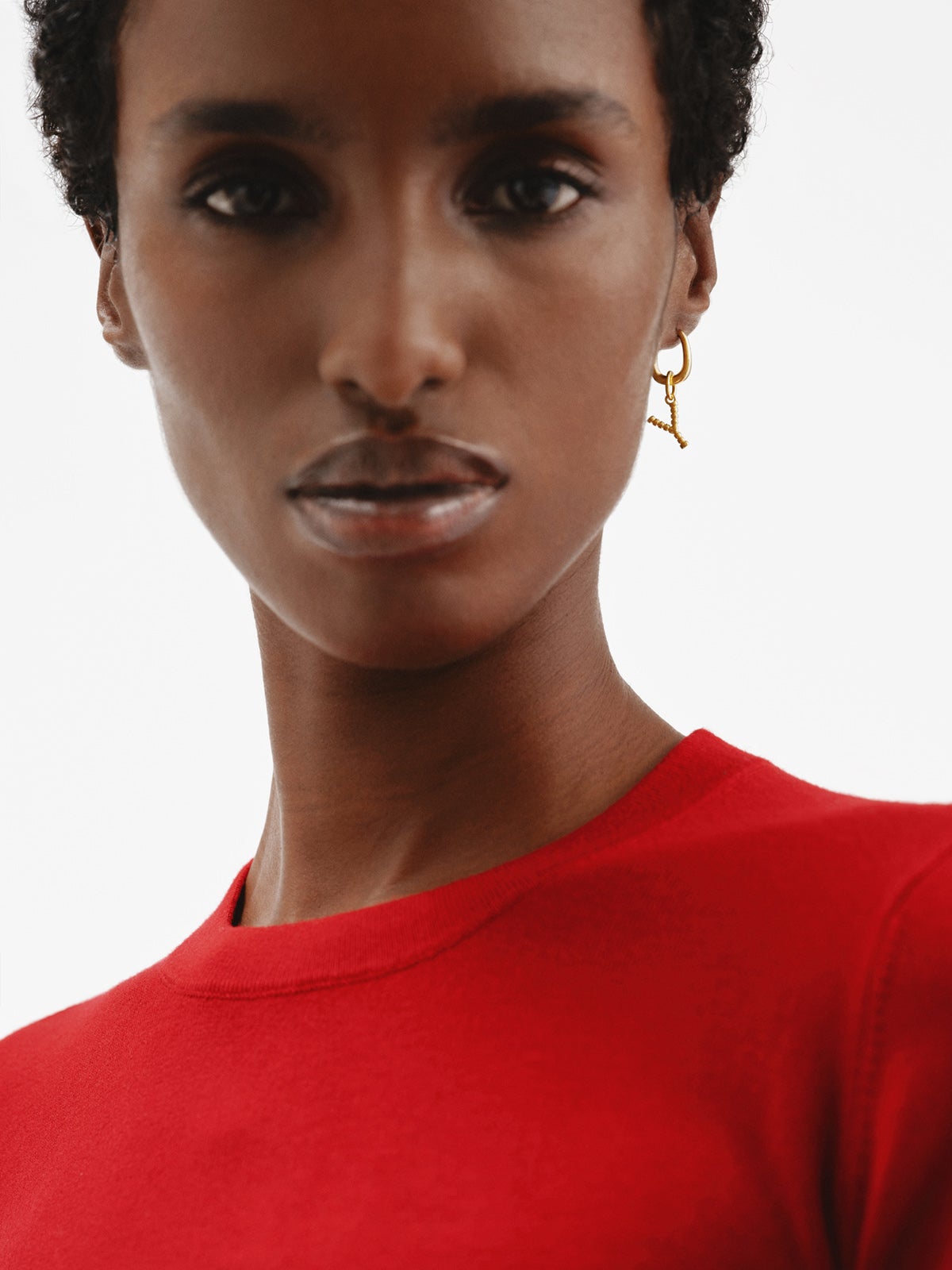 Charm de plata 925 bañada en oro amarillo de 18K con letra Y y motivos de esferas