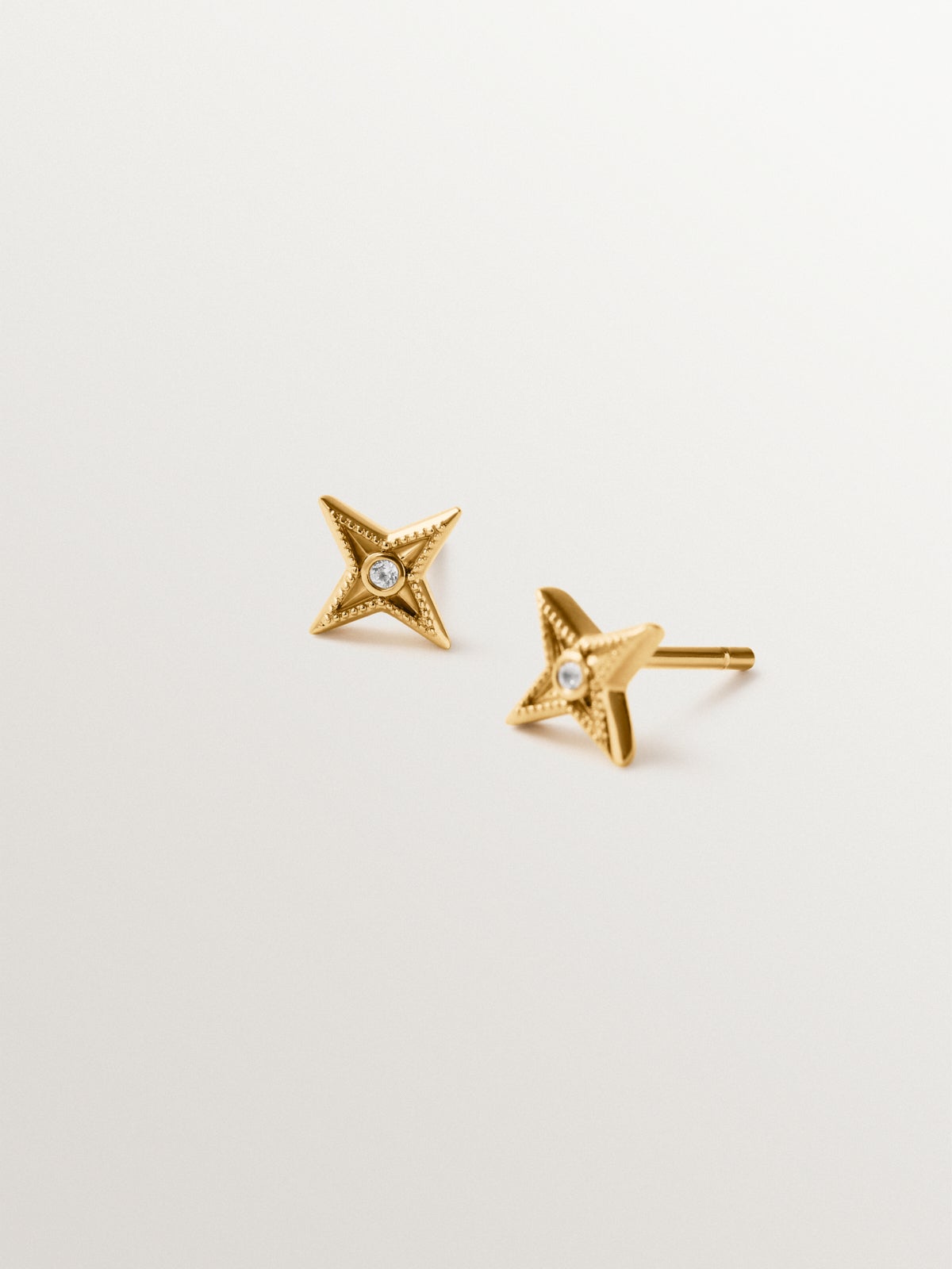 Pendientes de plata 925 bañada en oro amarillo de 18K con topacios blancos