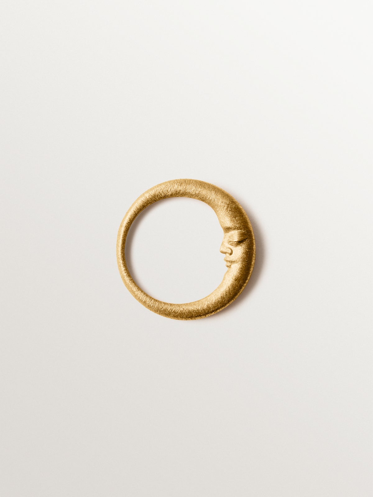 Anillo de plata 925 bañado en oro de 18K y  forma de luna