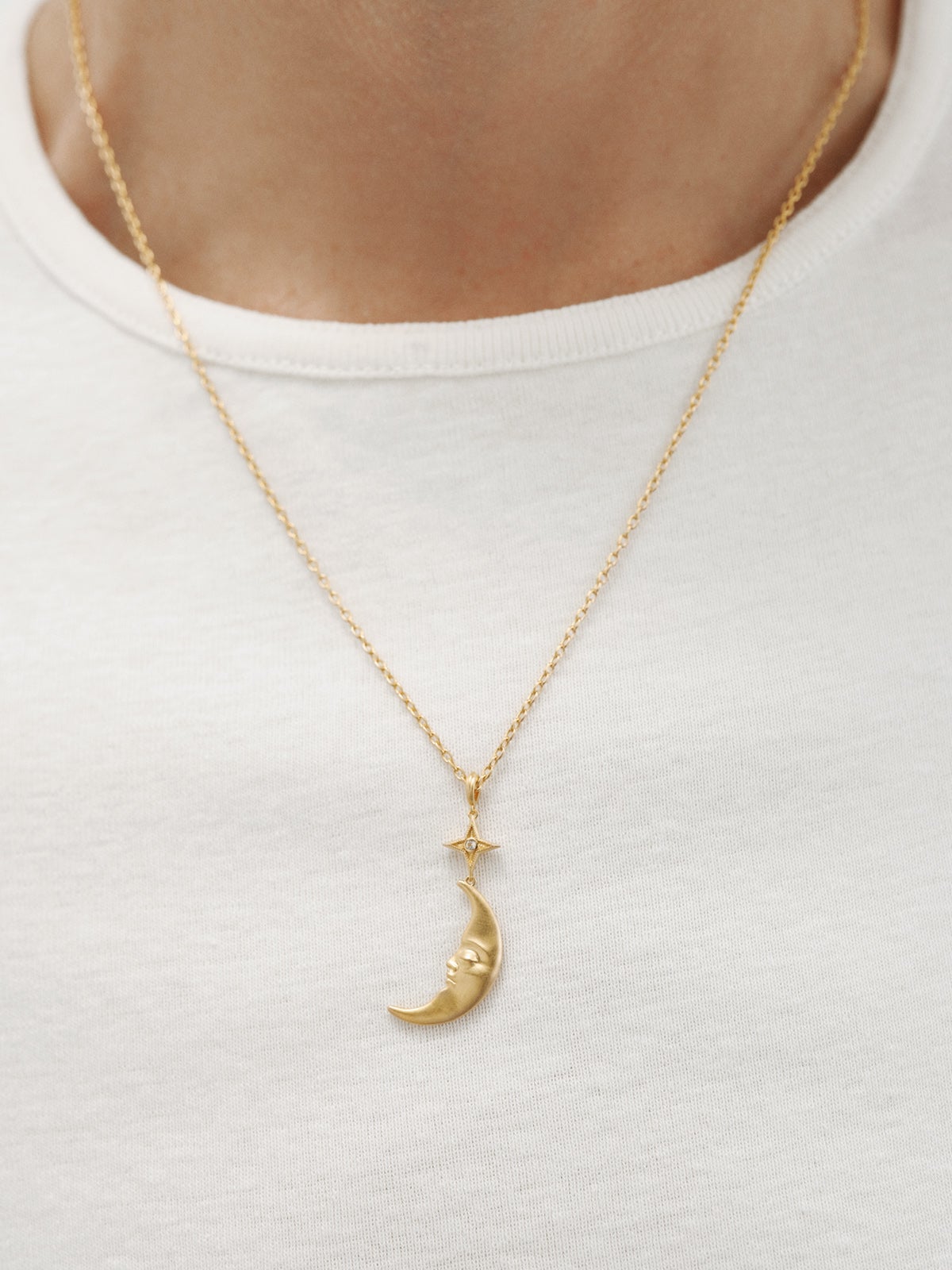 Collar de plata 925 bañada en oro amarillo de 18K con luna y topacio blanco