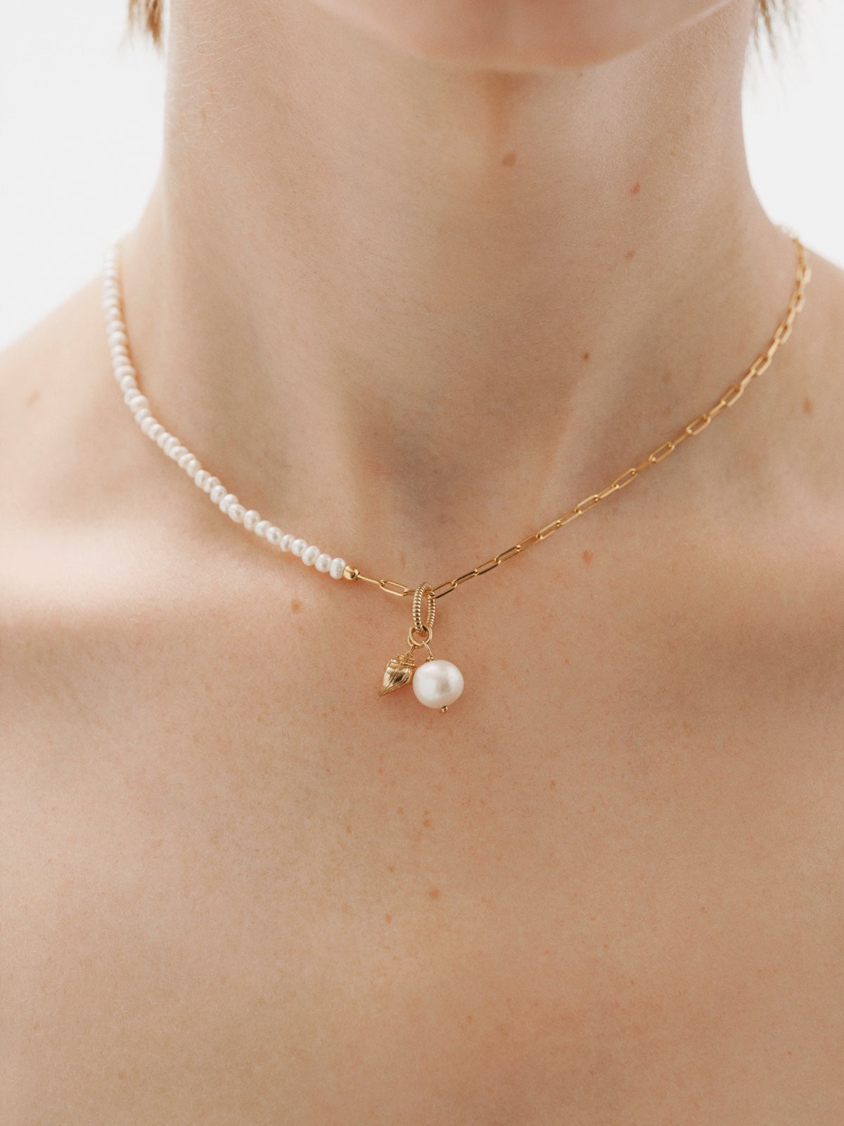 Charm de plata 925 bañada en oro amarillo de 18K con perla