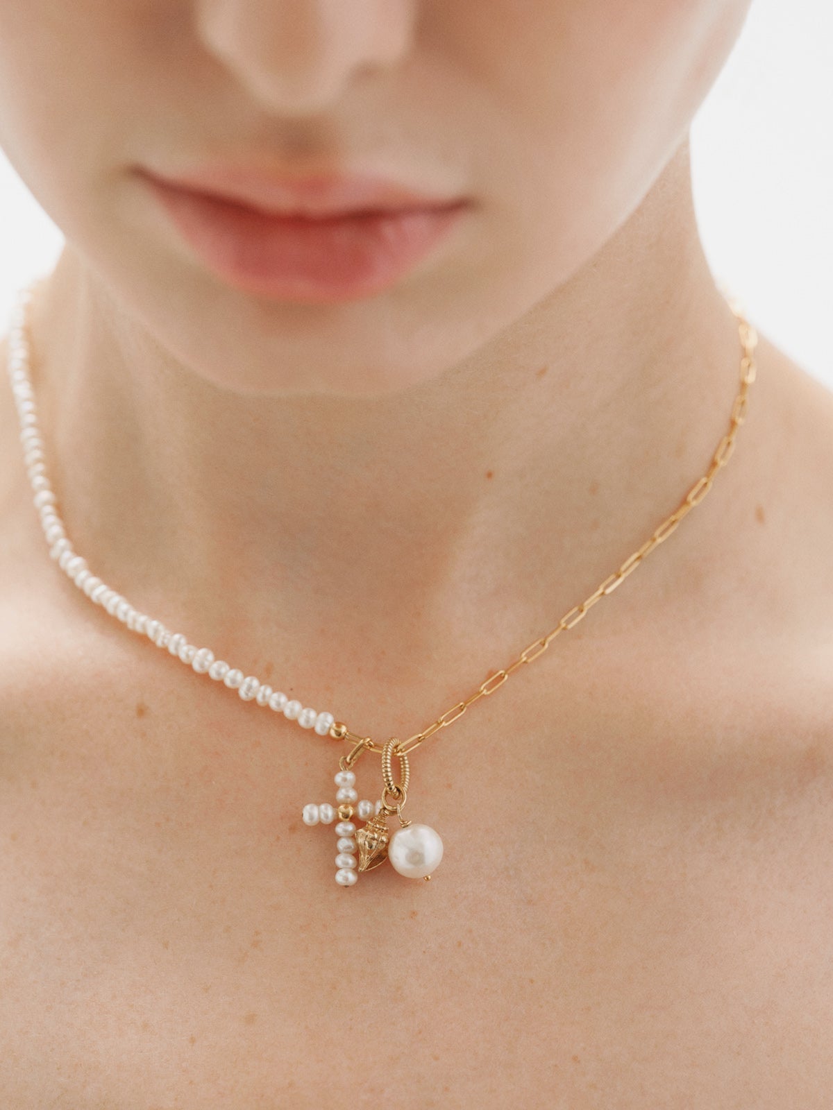 Charm de plata 925 bañada en oro amarillo de 18K con perla