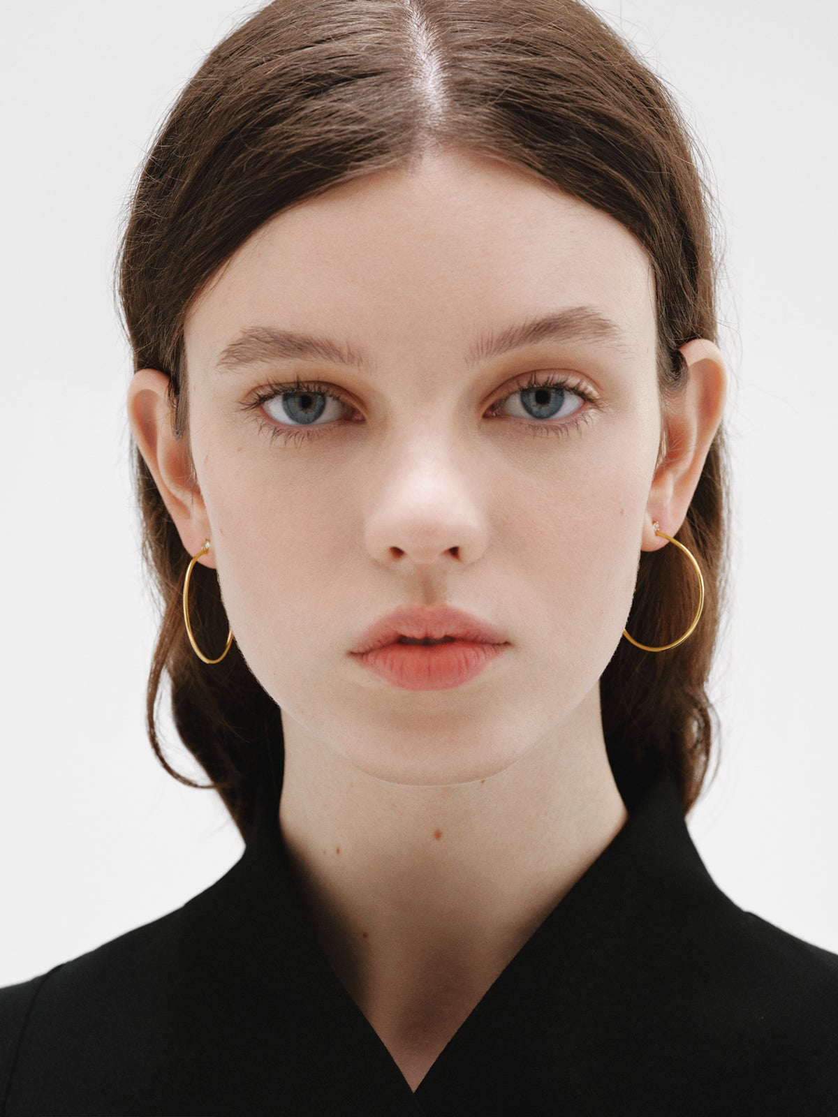 Pendientes de aro grandes de plata bañada en oro de 18K con topacios blancos