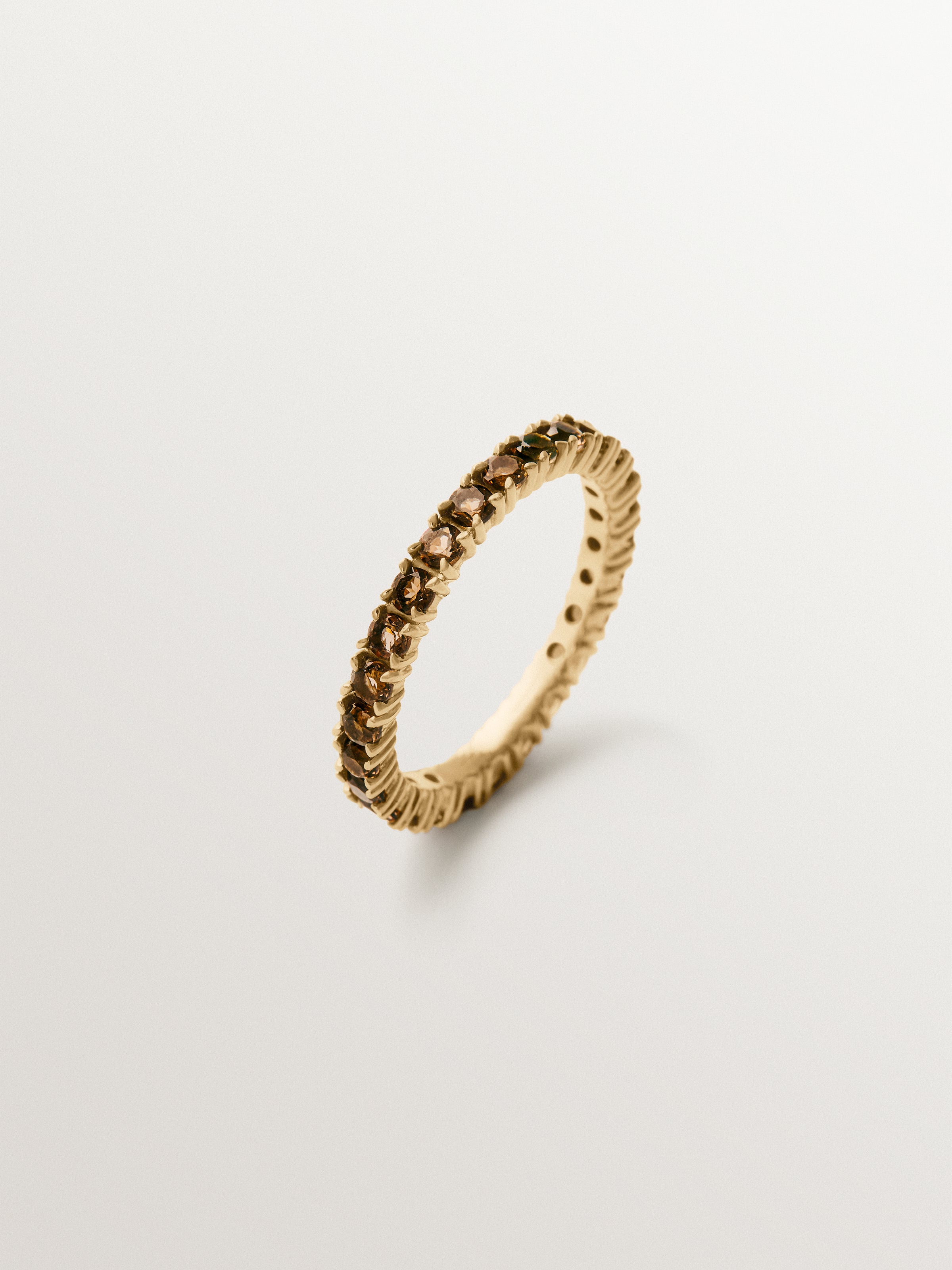 Anillo rivière de plata 925 bañada en oro de 18K con topacios marrones