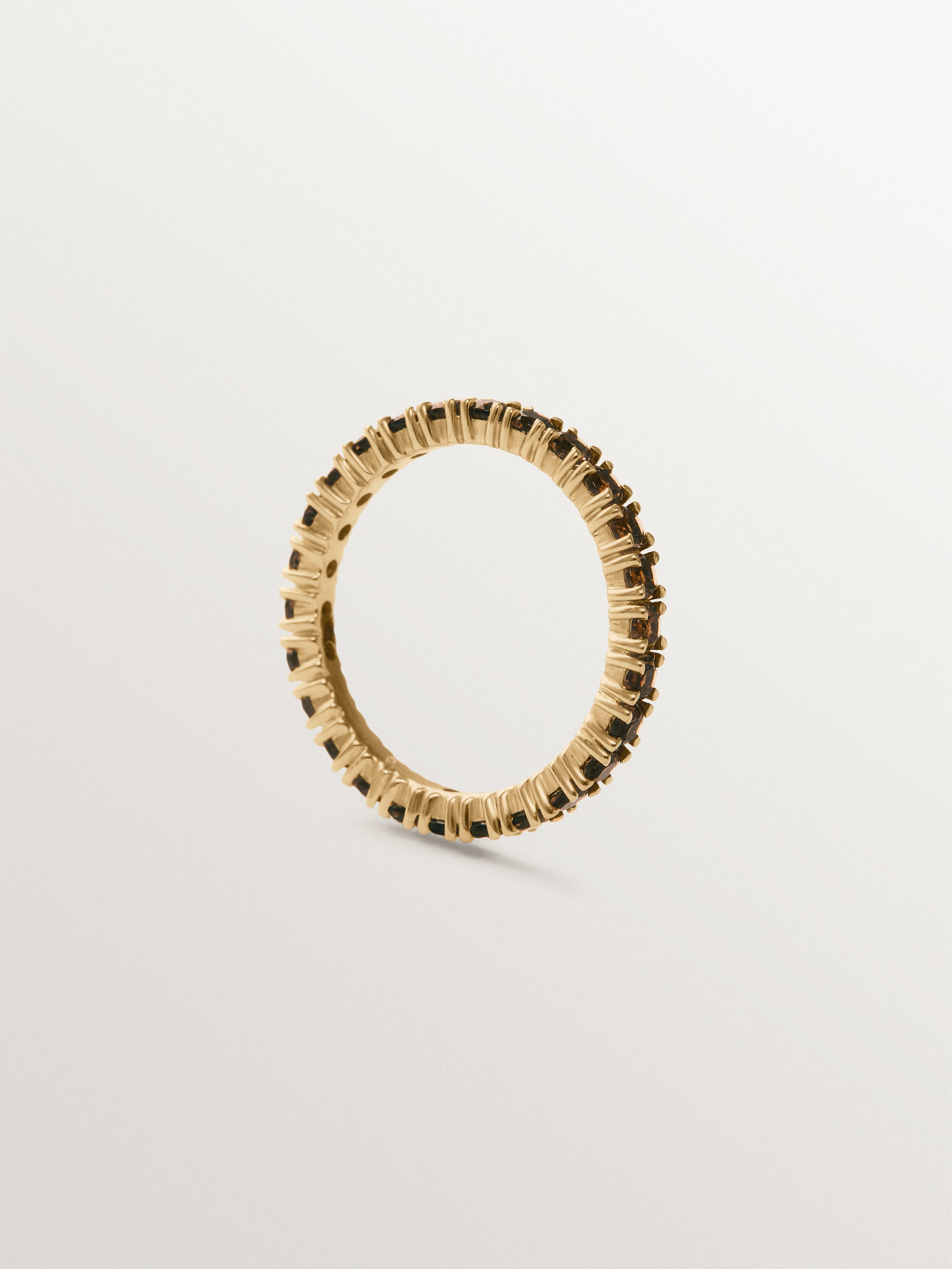 Anillo rivière de plata 925 bañada en oro de 18K con topacios marrones