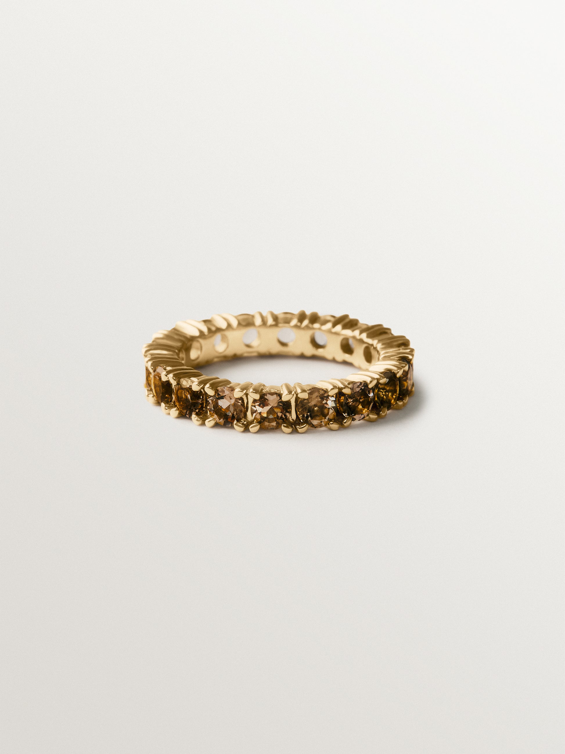 Anillo rivière grueso de plata 925 bañada en oro de 18K con topacios marrones