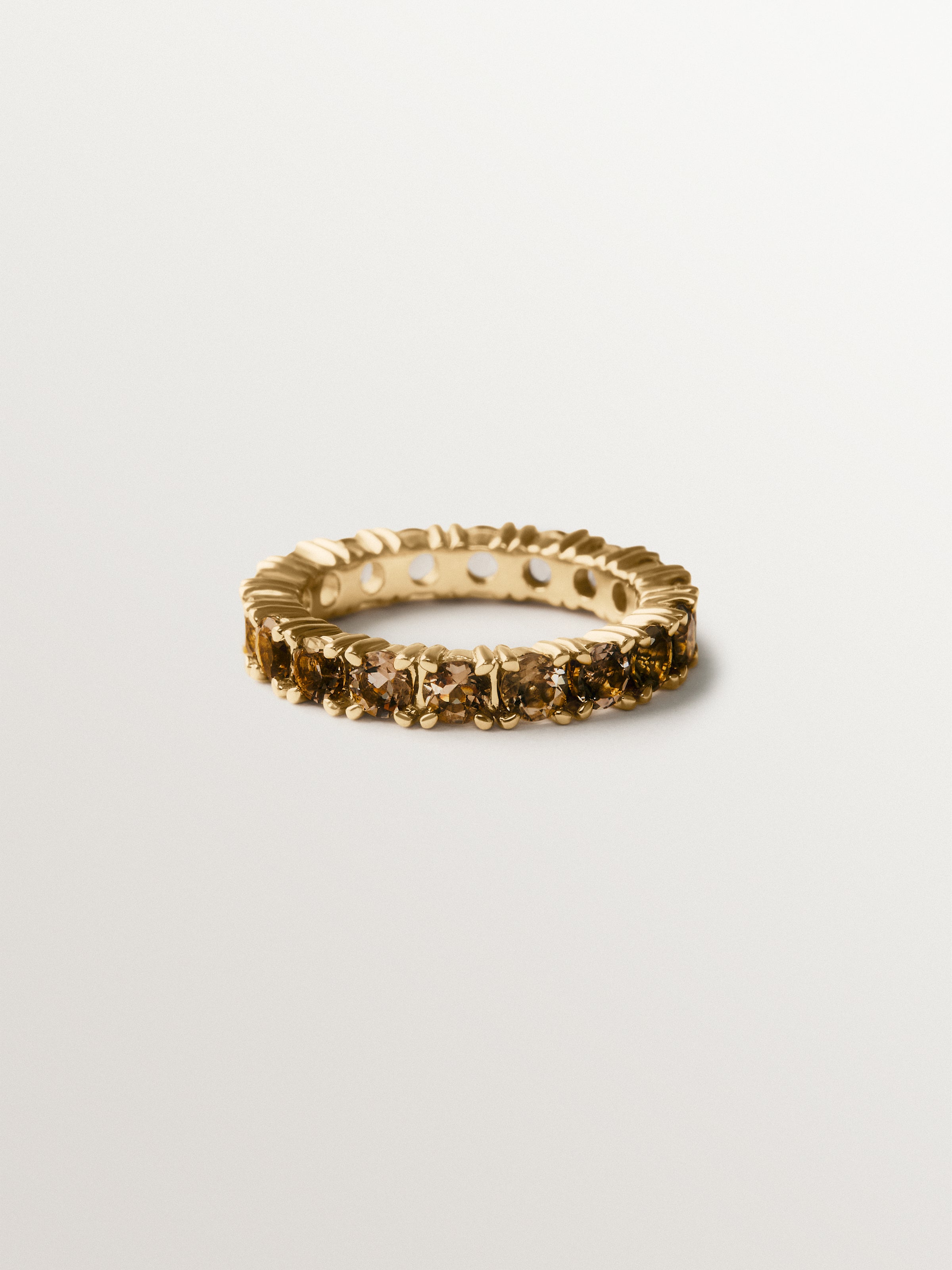 Anillo rivière grueso de plata 925 bañada en oro de 18K con topacios marrones