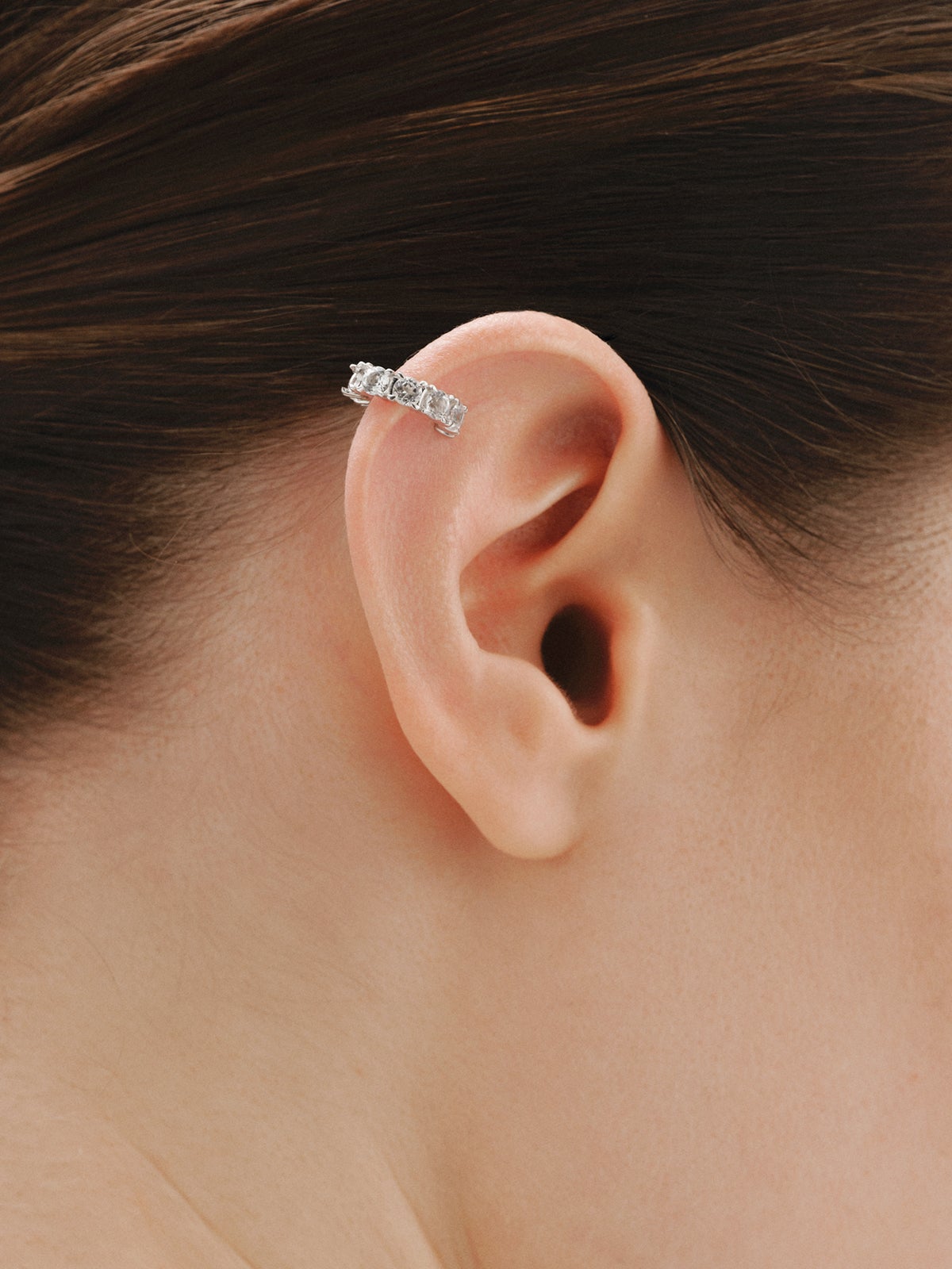 Pendiente earcuff grueso de plata 925 con topacios blancos