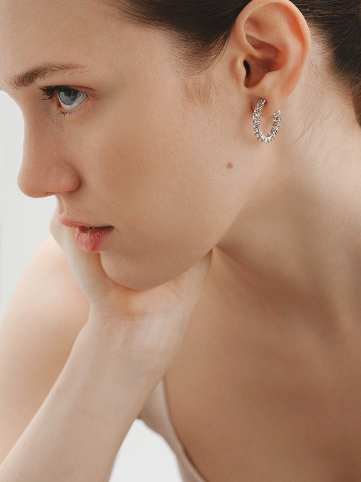 Pendientes de aro de plata 925 con topacios blancos