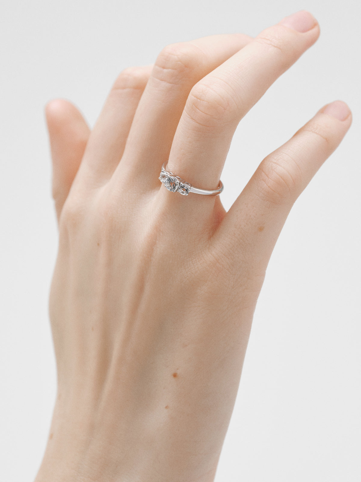 Anillo tresillo de plata 925 con cuarzos blancos