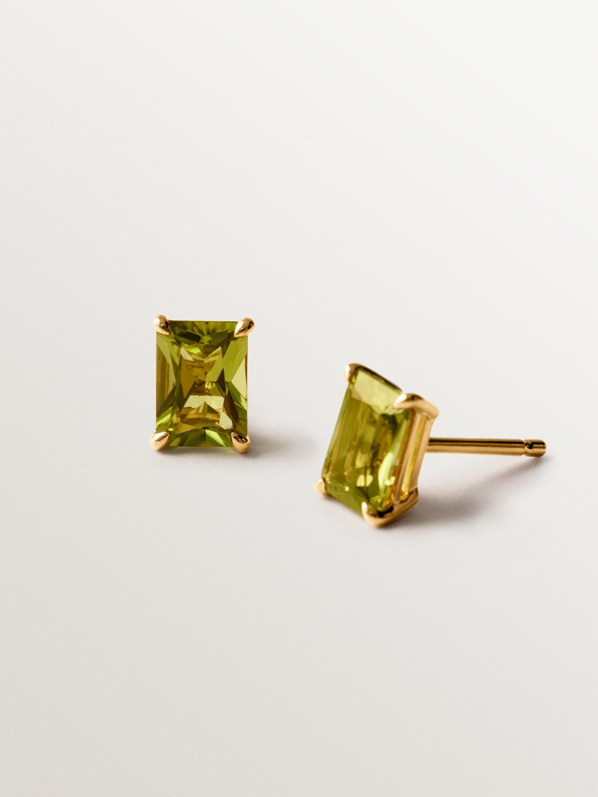 Pendientes de plata 925 bañados en oro amarillo de 18K peridotos verdes