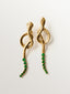 Pendientes largos de plata 925 bañada en oro amarillo de 18K con ónix verde y con forma de serpiente