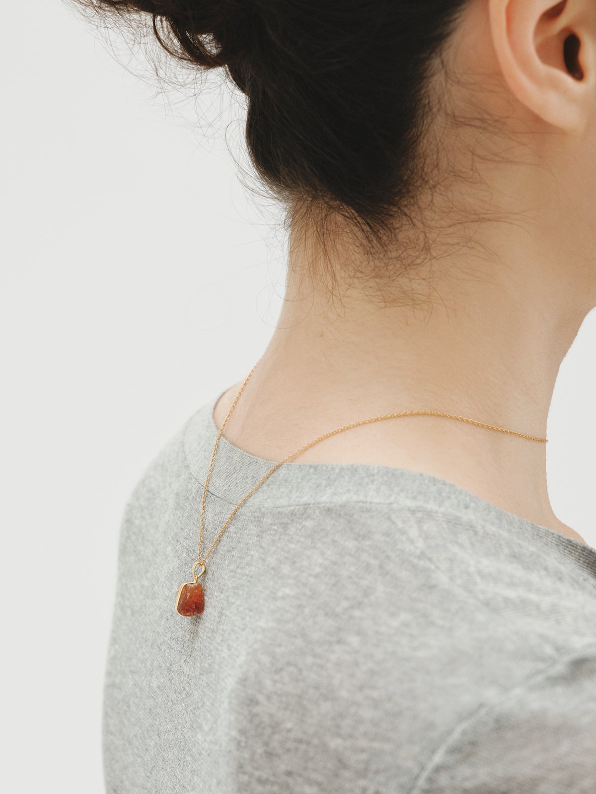 Charm piedra de nacimiento Enero con granate