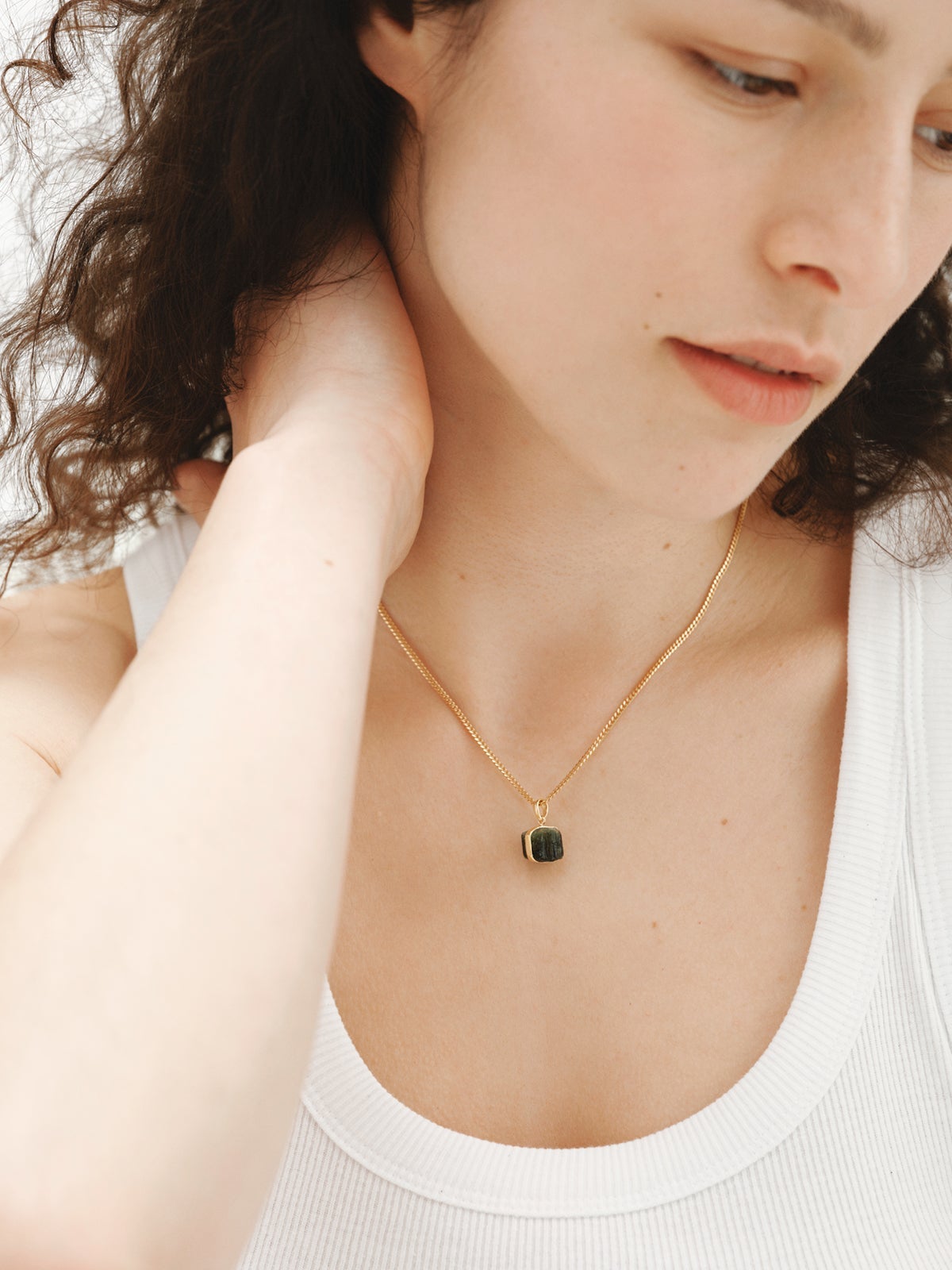 Charm piedra de nacimiento Octubre con turmalina verde