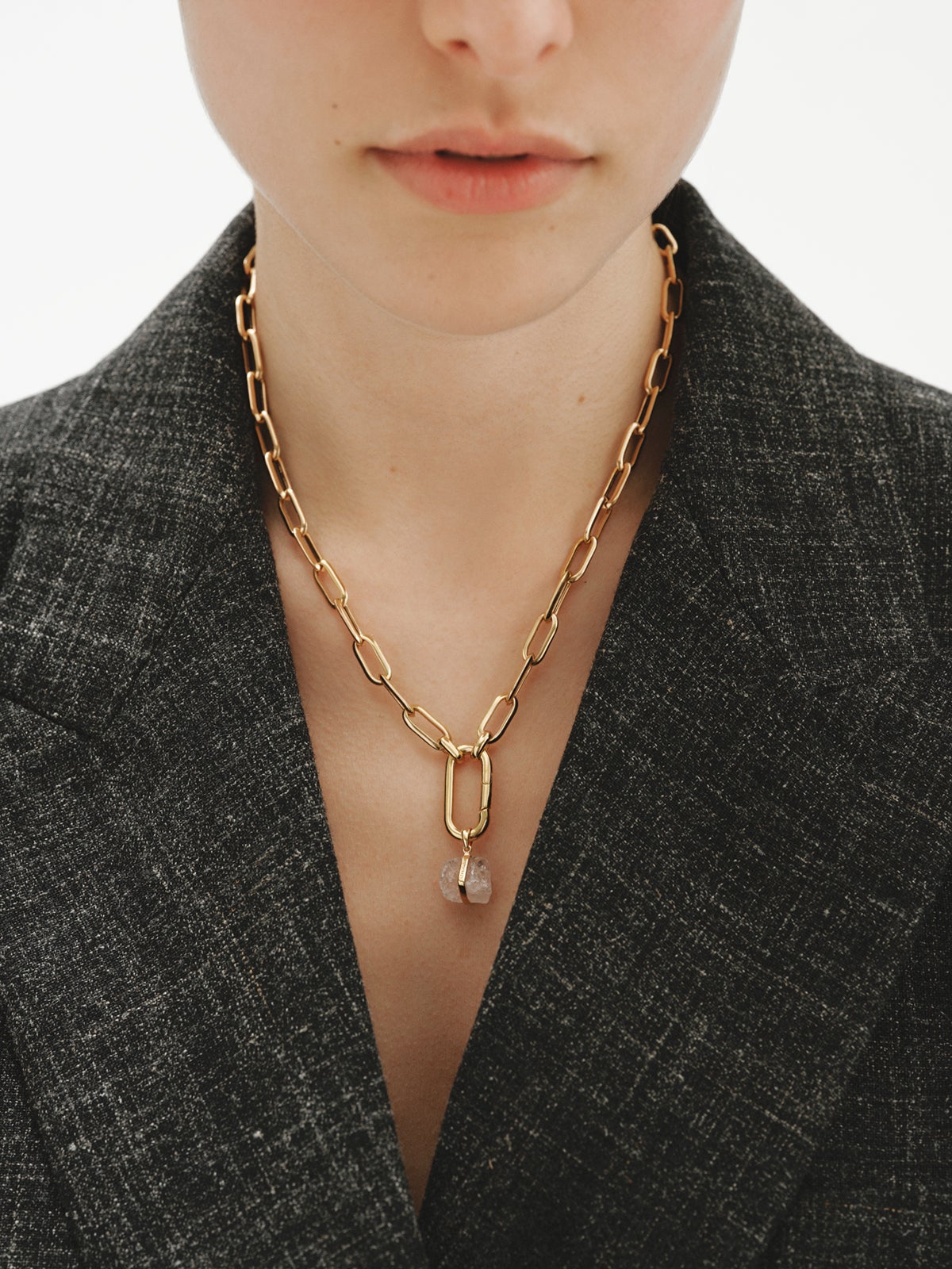 Charm de plata 925 bañada en oro amarillo de 18K con cuarzo rosa