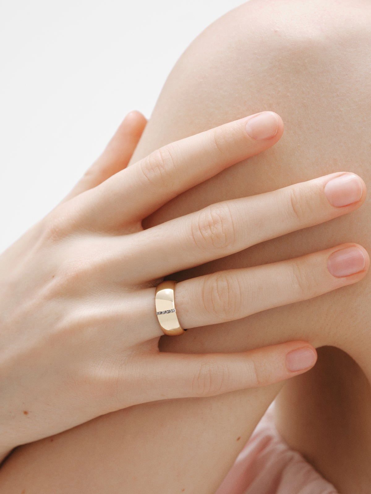 Anillo de oro amarillo de 9K con diamantes lab grown