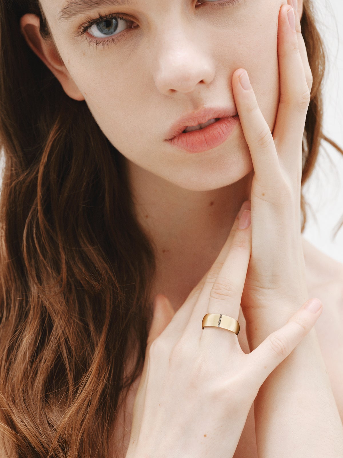 Anillo de oro amarillo de 9K con diamantes lab grown