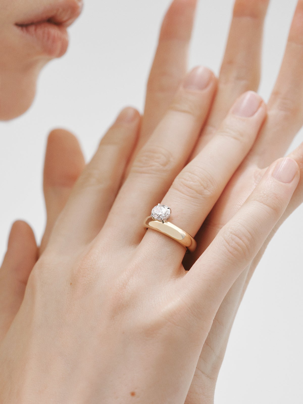 Anillo de oro amarillo de 9K con diamante lab grown