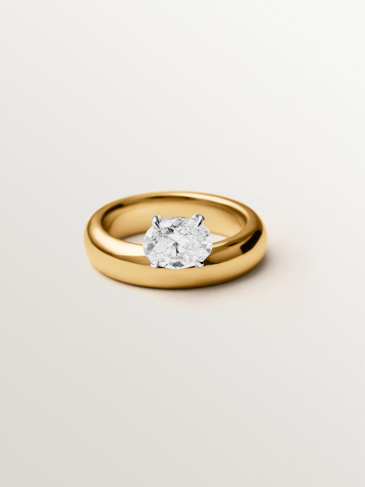 Anillo de oro amarillo de 9K con diamante lab grown