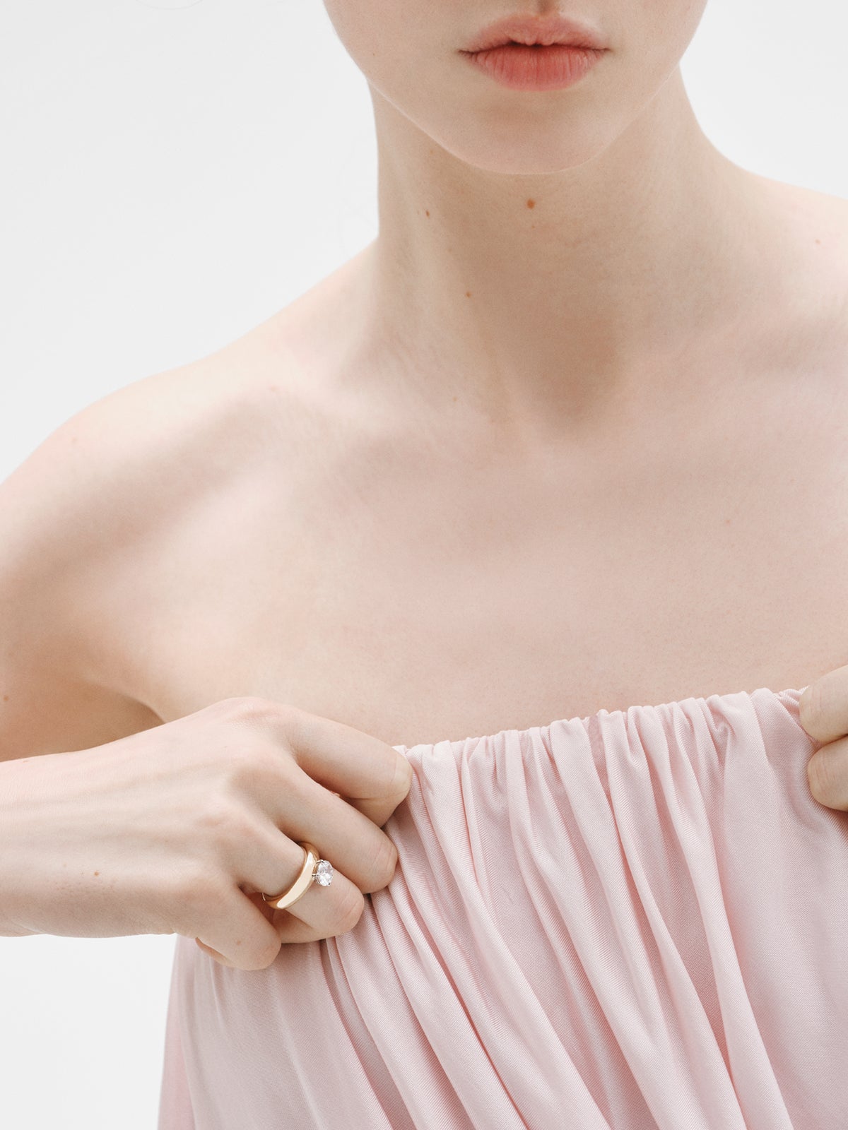 Anillo de oro amarillo de 9K con diamante lab grown