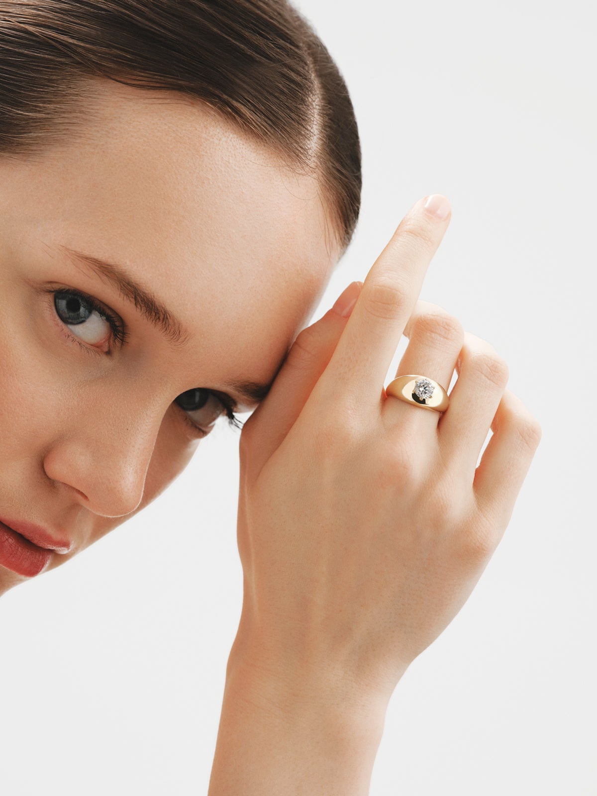 Anillo de oro amarillo de 9K con diamante lab grown