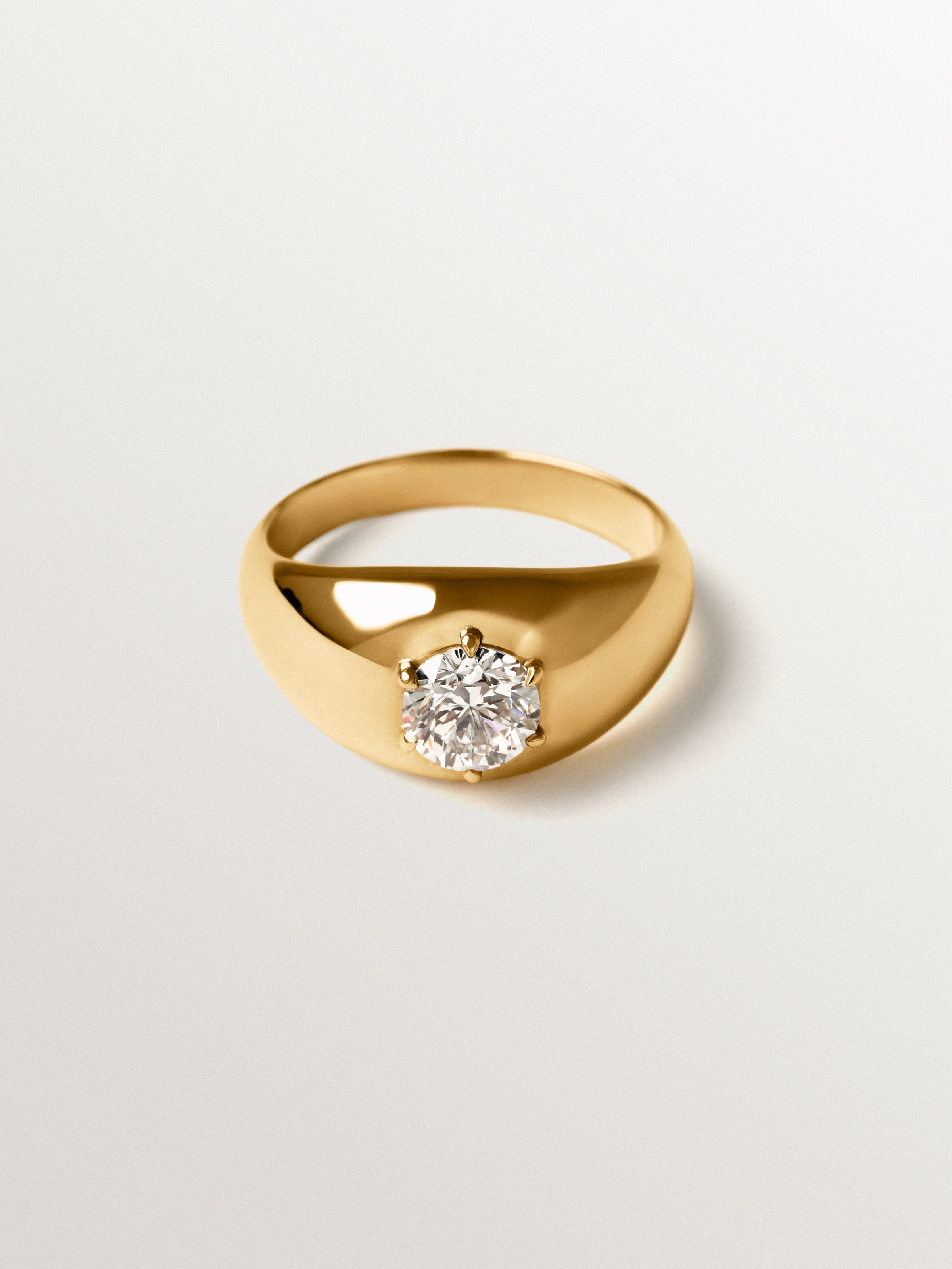 Anillo de oro amarillo de 9K con diamante lab grown