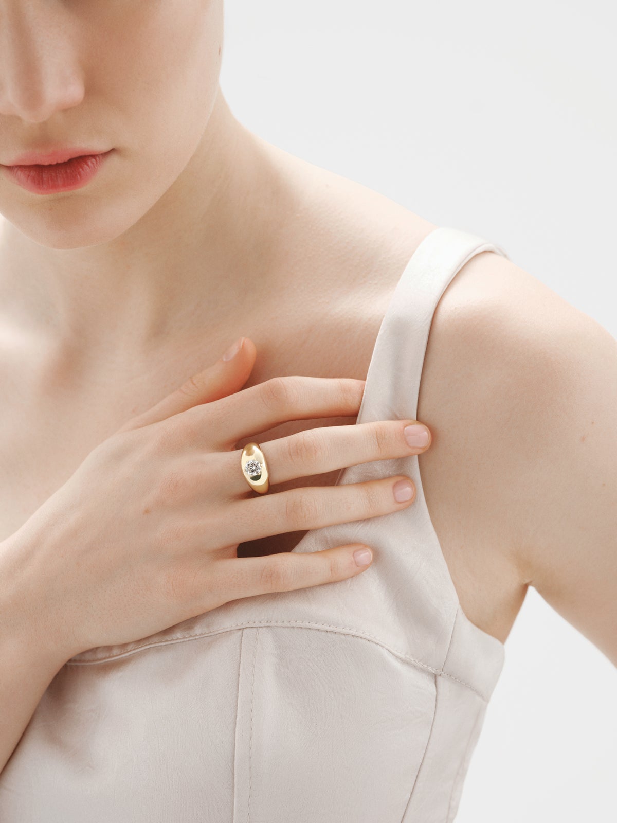 Anillo de oro amarillo de 9K con diamante lab grown