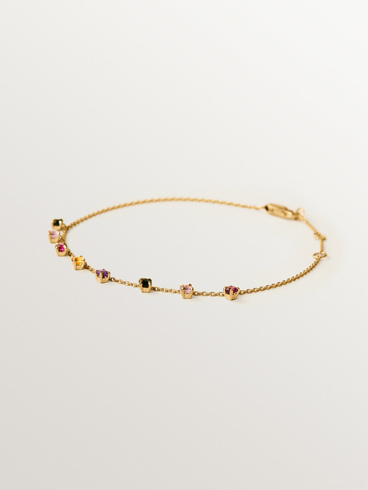 Pulsera de oro amarillo de 9K con amatistas rosas y negras, turmalinas verdes, cuarzo citrino naranja y rodolitas