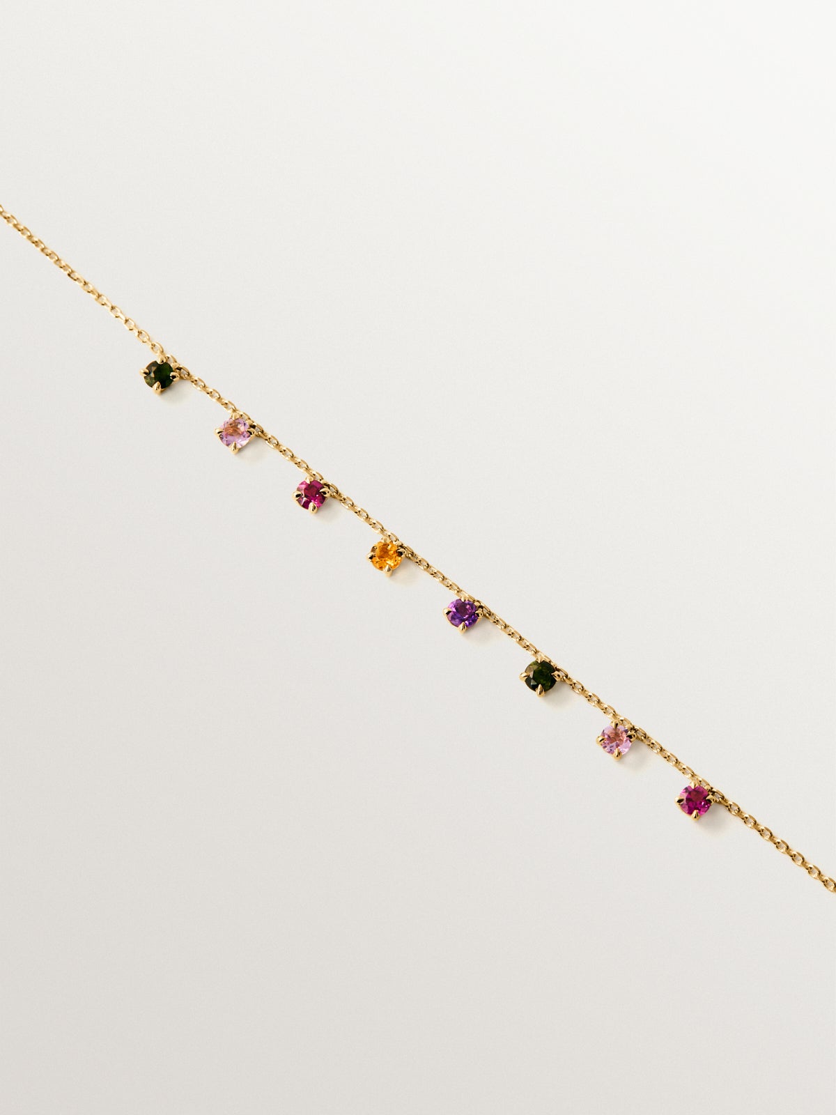 Pulsera de oro amarillo de 9K con amatistas rosas y negras, turmalinas verdes, cuarzo citrino naranja y rodolitas