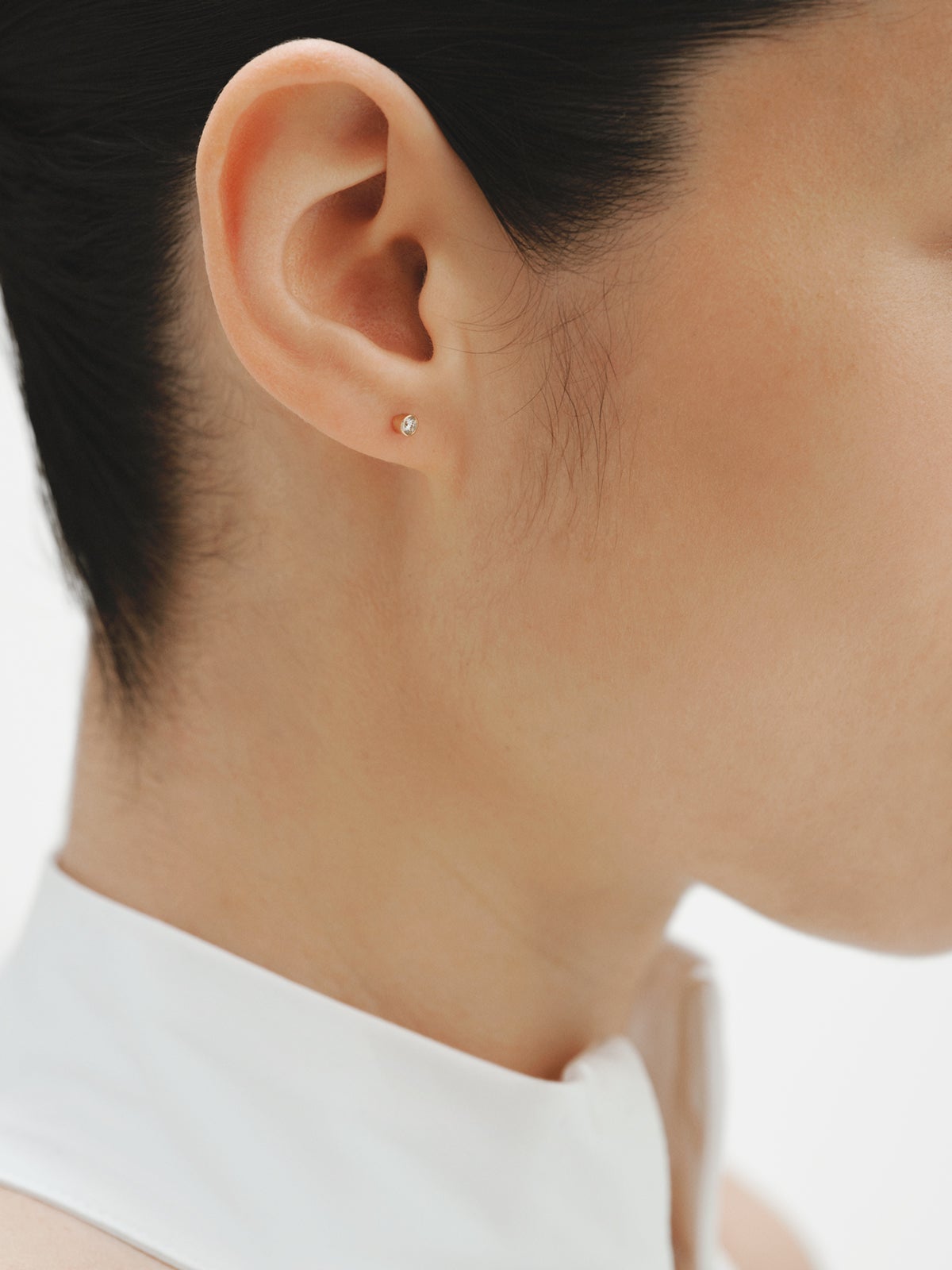 Pendiente individual de botón de oro amarillo de 9K con diamante lab grown