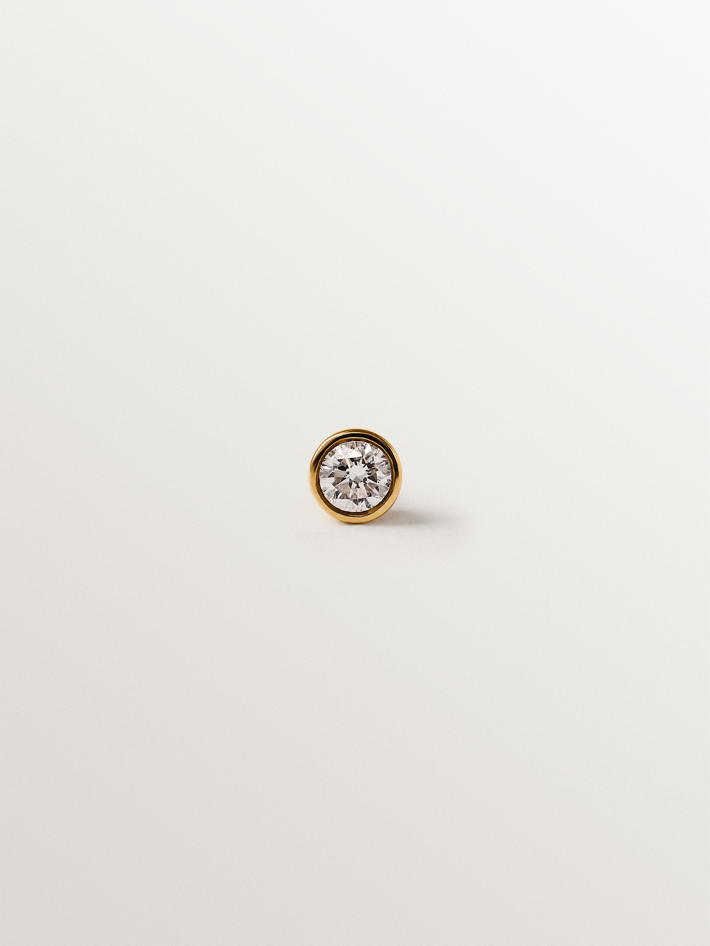 Pendiente individual de botón de oro amarillo de 9K con diamante lab grown