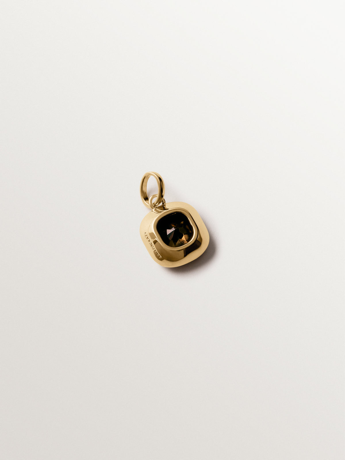 Charm de plata 925 bañada en oro amarillo de 18K con espinela negra