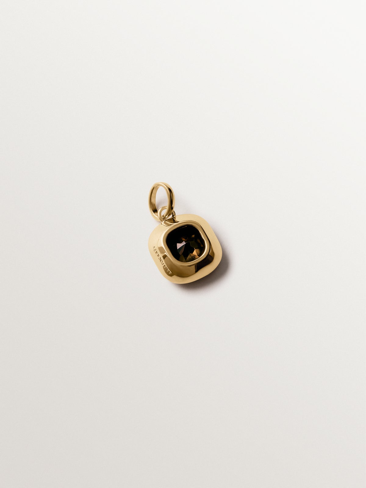 Charm de plata 925 bañada en oro amarillo de 18K con topacio azul sky