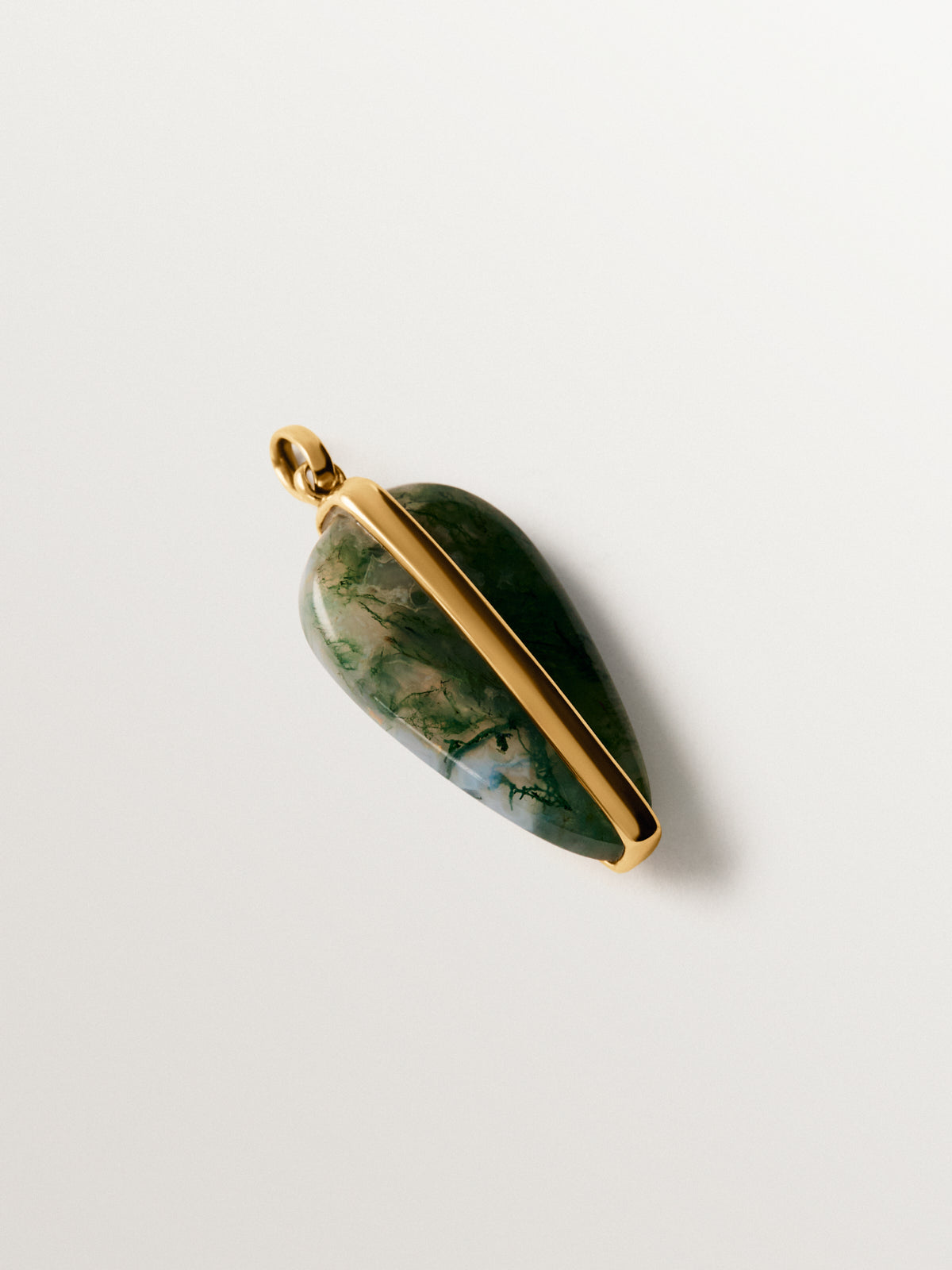 Charm de plata 925 bañada en oro amarillo de 18K con ágata verde