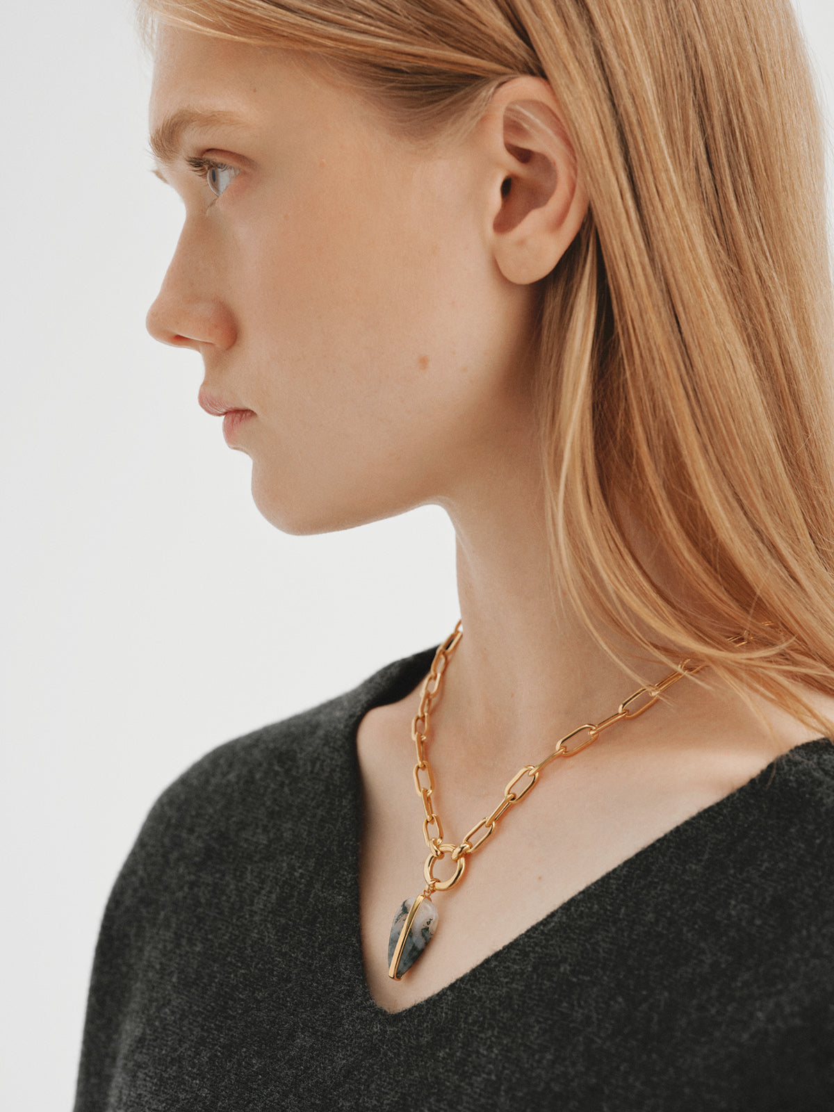 Charm de plata 925 bañada en oro amarillo de 18K con ágata verde