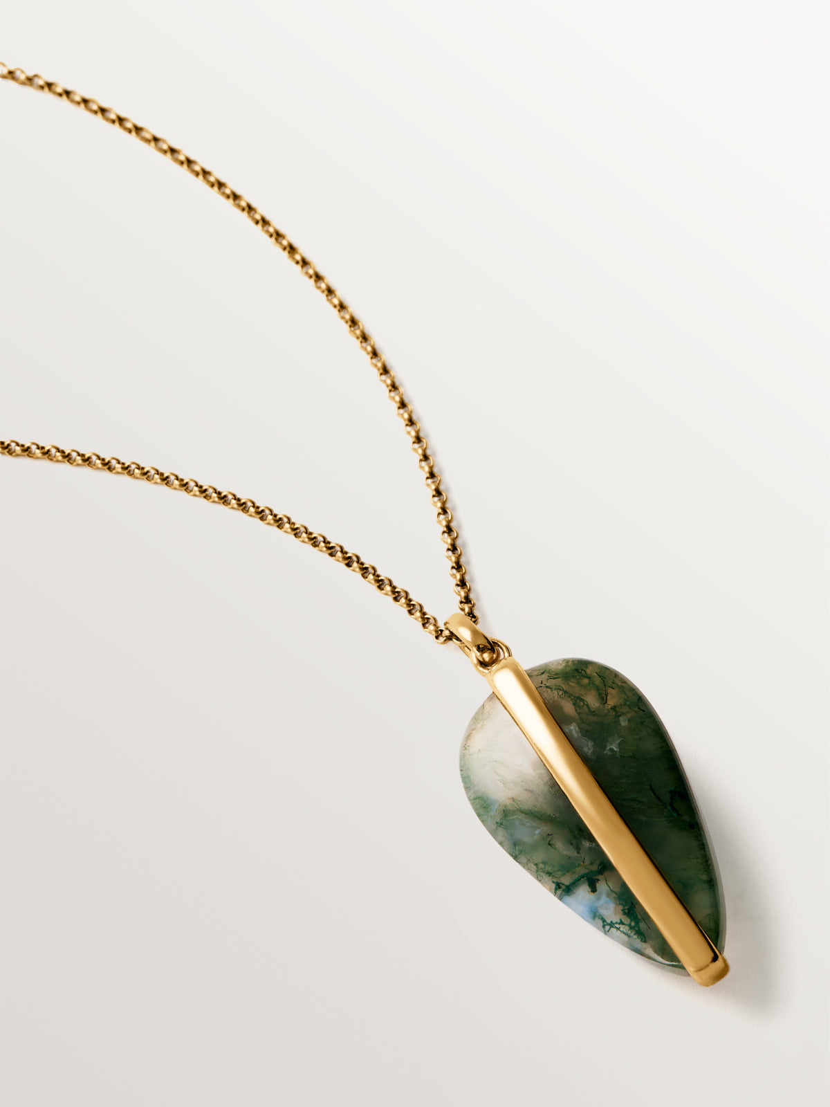 Charm de plata 925 bañada en oro amarillo de 18K con ágata verde