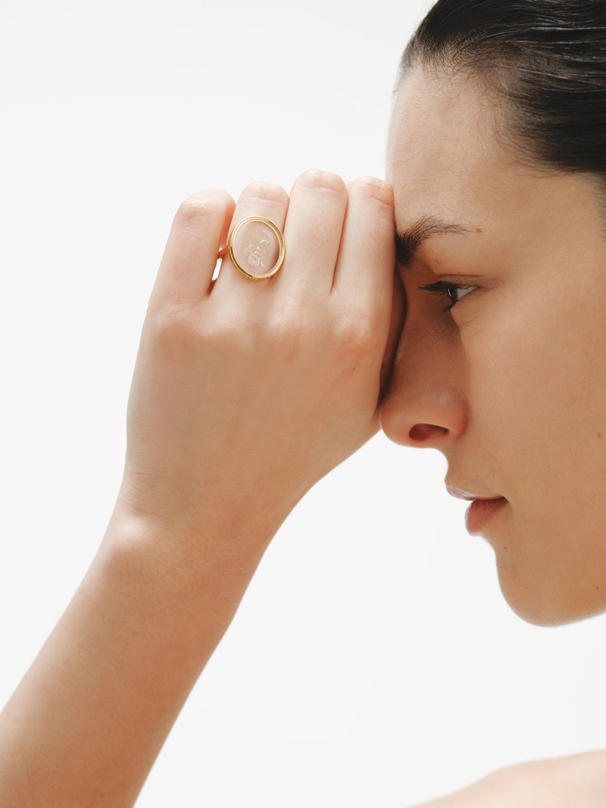 Anillo tipo sello Capricornio de plata 925 bañada en oro amarillo de 18K y cristal de roca