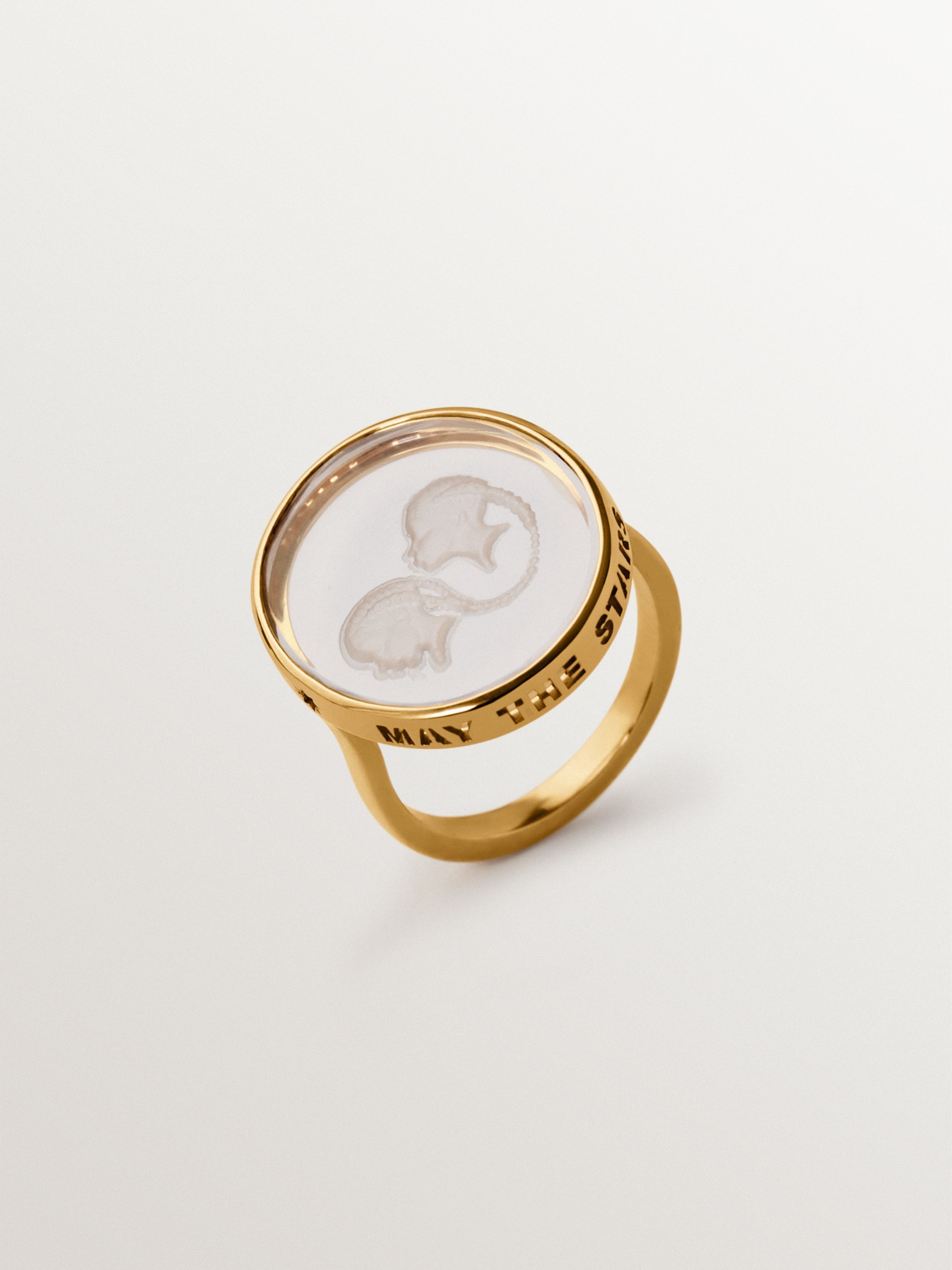 Anillo tipo sello Géminis de plata 925 bañada en oro amarillo de 18K y cristal de roca