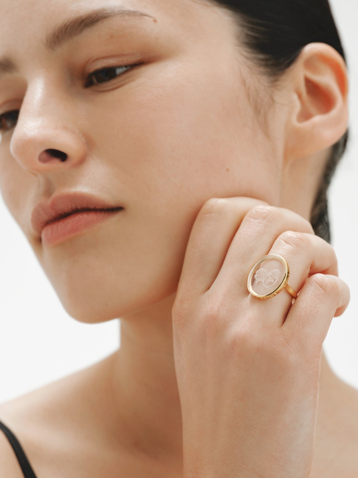 Anillo tipo sello Géminis de plata 925 bañada en oro amarillo de 18K y cristal de roca