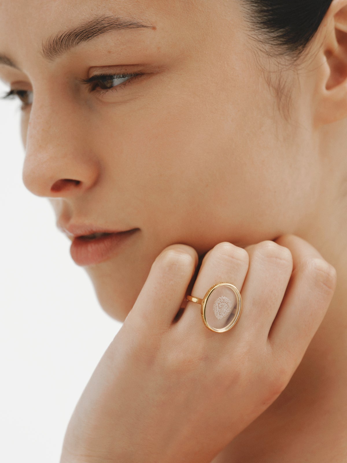 Anillo tipo sello Leo de plata 925 bañada en oro amarillo de 18K y cristal de roca